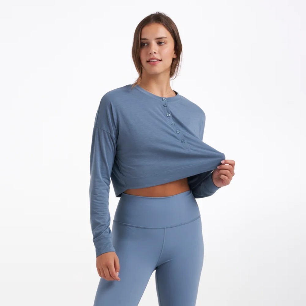Vuori Avalon Henley - Picture 2 of 5